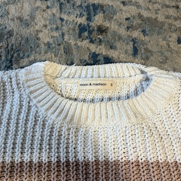 Moon & Madison colorblock sweater small - Picture 2 of 3
